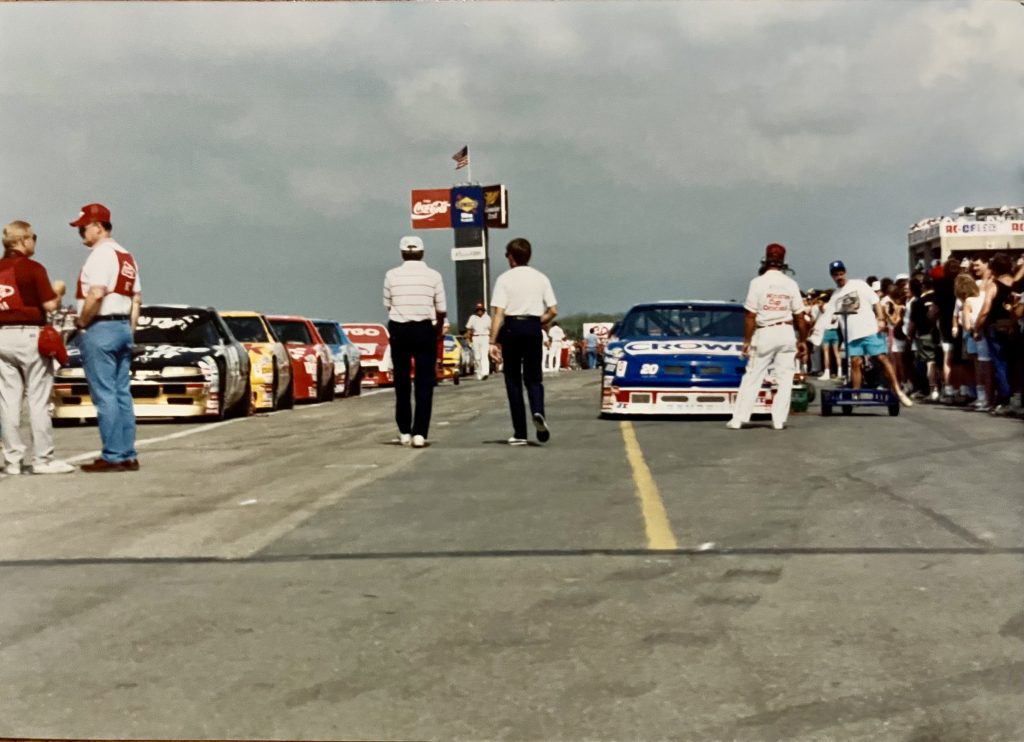 Rusty Wallace and Rob Moroso lined up pre-race in 1990