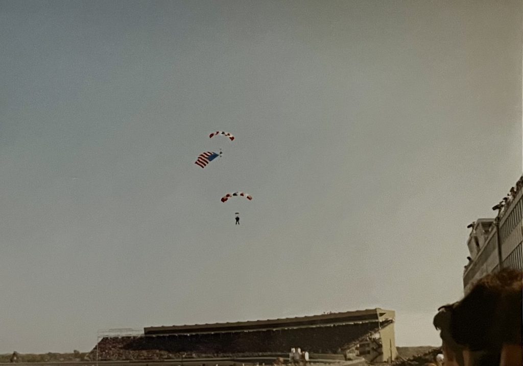 Parachute at Hooters 500