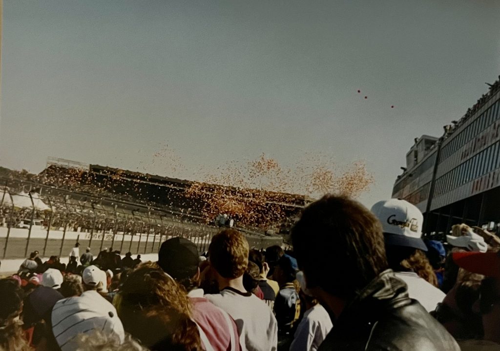Hooters 500 balloon release