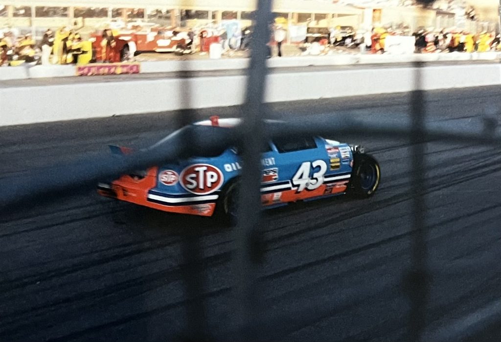 Kyle Petty in the final laps of the 1992 Hooters 500